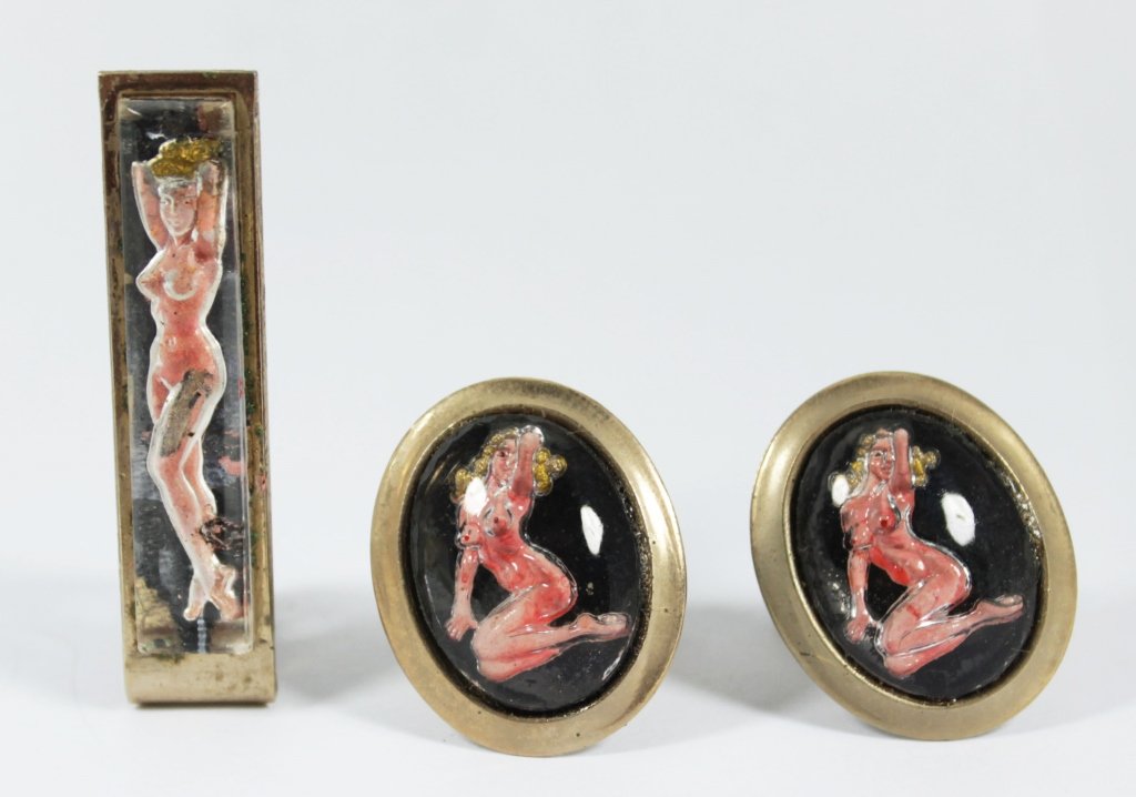 VINTAGE 1940'S NUDIE CUFFLINK SET: Cufflinks and matching tie clip. Shipping $20 plus insurance.