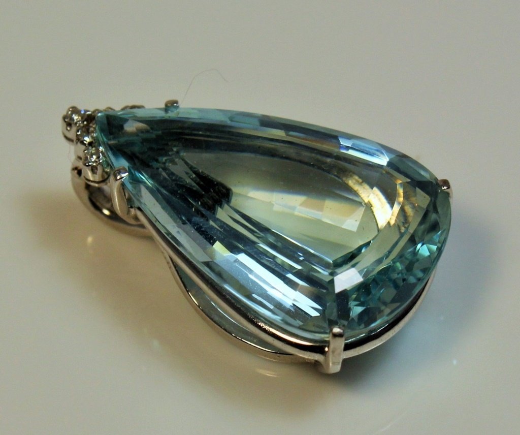 SPECTACULAR 35CT AQUA MARINE & 14KT WG ENHANCER (1 of 6)