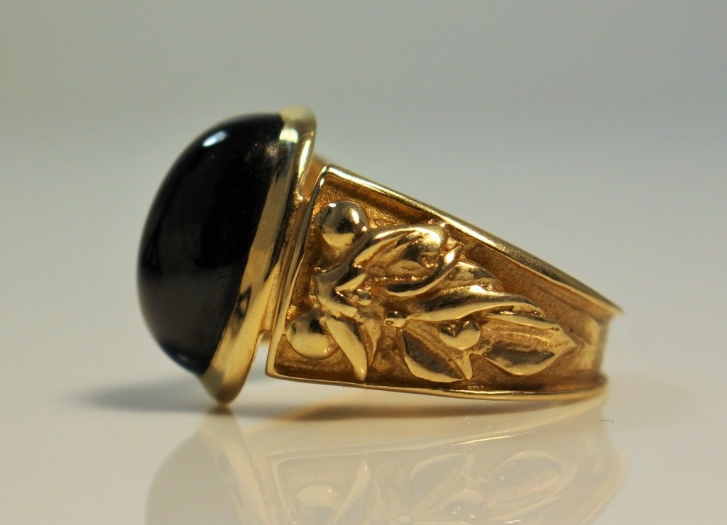 MEN'S 14KT YELLOW GOLD & CABACHON GARNET RING (1 of 5)