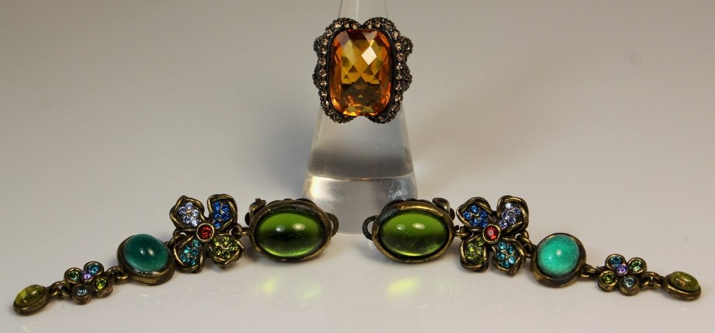 2 VINTAGE COSTUME JEWELRY ITEMS (1 of 9)