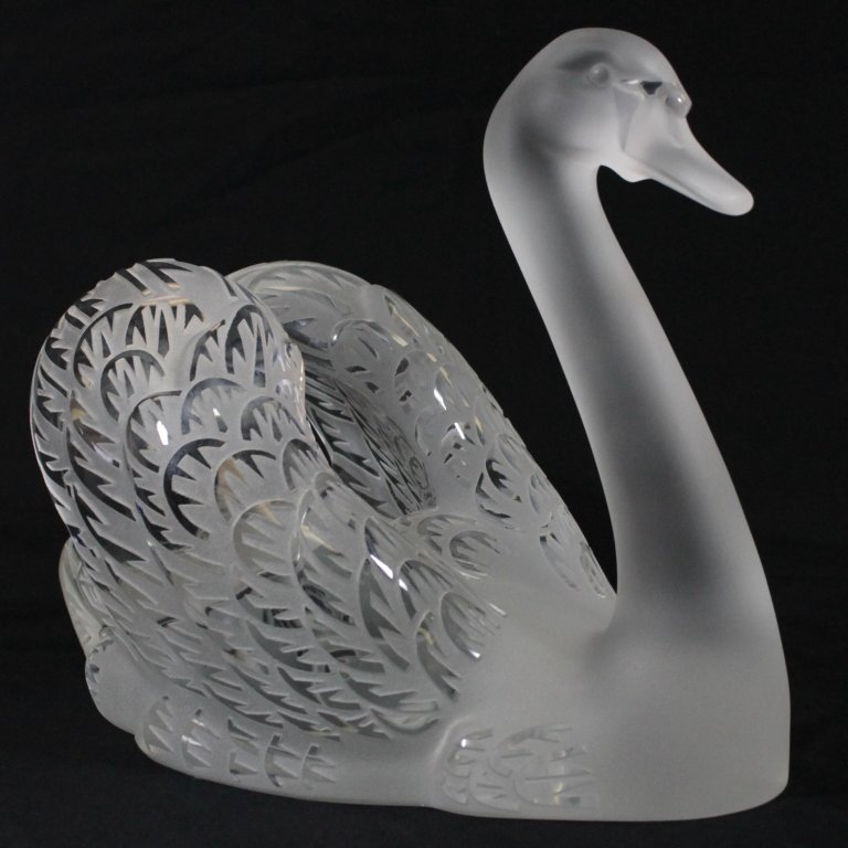LARGE LALIQUE FRENCH CRYSTAL SWAN WITH HEAD UP (1 of 8)