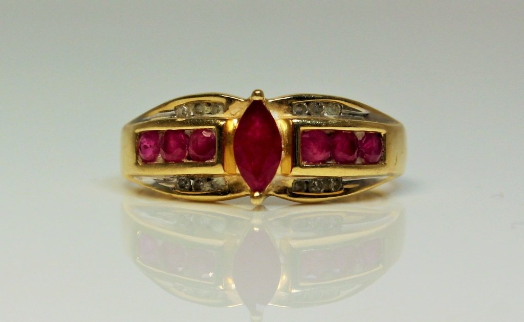 VINTAGE 14KT GOLD RUBY & DIAMOND LADIES RING (1 of 5)