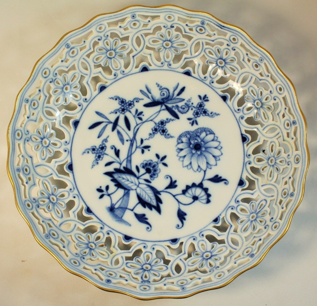 MEISSEN BLUE ONION PORCELAIN RETICULATED BOWL (1 of 7)