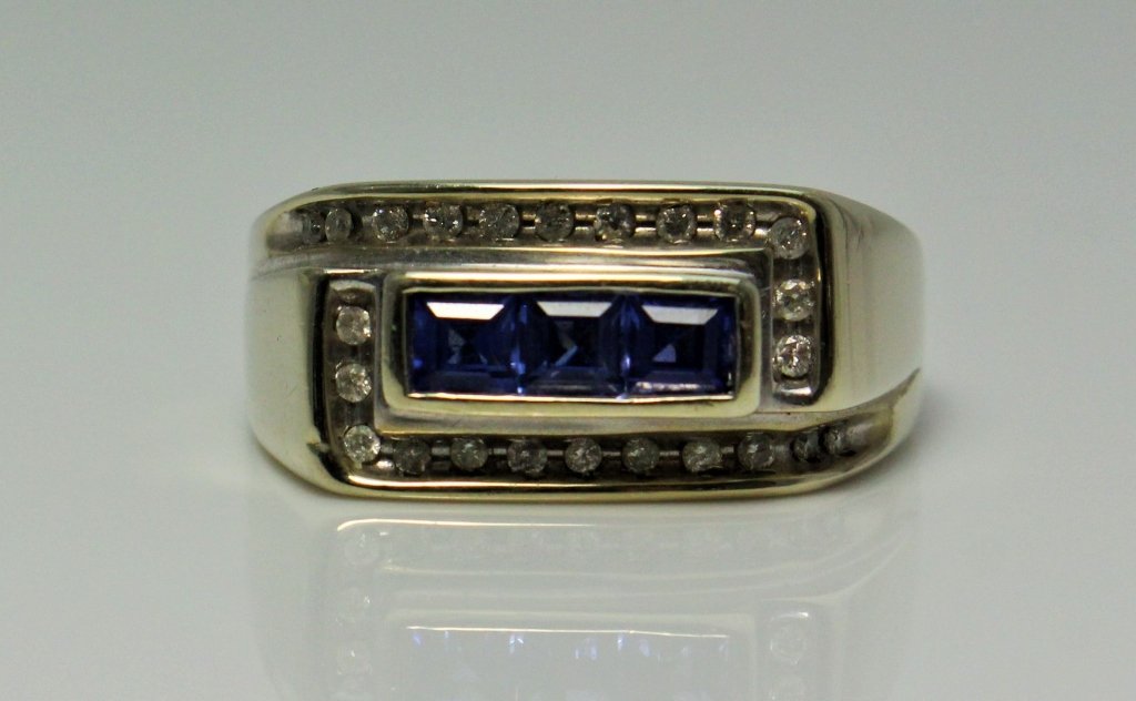 LARGE MEN'S 10KT WG DIAMOND & TANZANITE RING (1 of 5)