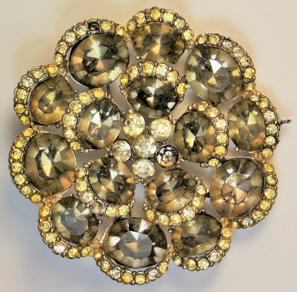 HATTIE CARNEGIE VINTAGE FLORAL BROOCH (1 of 3)