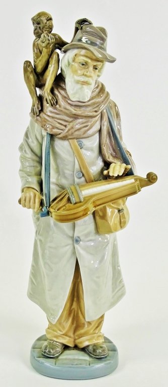 LLADRO OLD MAN WITH ORGAN GRINDER & MONKEY (1 of 4)