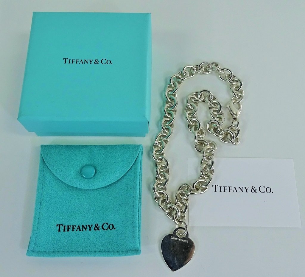 TIFFANY & CO. HEART CHARM NECKLACE (1 of 3)