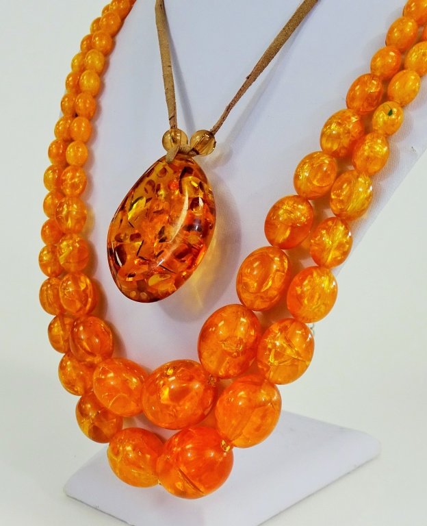 TWO BEAUTIFUL AMBER NECKLACES (1 of 2)