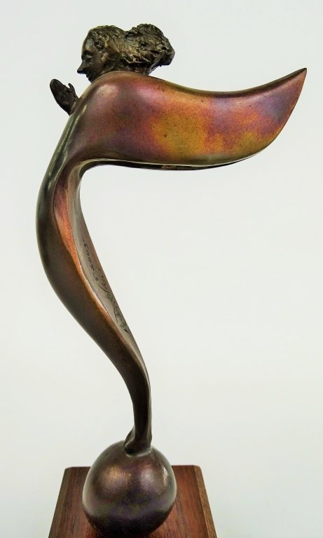 ANDRE DEVRIES LISTED AMERICAN BRONZE SCULPTURE: Bronze deco style nude. Measures 7" tall. Sits on a 2" wooden base. Listed artist. Signed. Shipping U.S. $45 plus insurance.