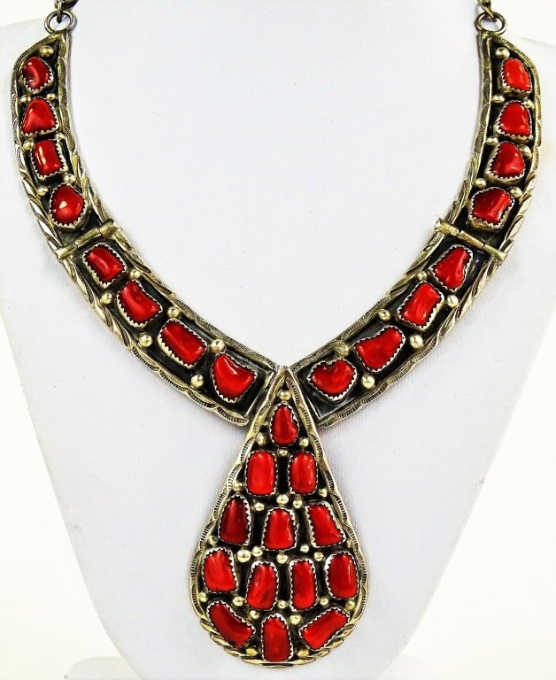 HM NAVAJO STERLING SILVER HAMMERED CORAL NECKLACE (1 of 3)