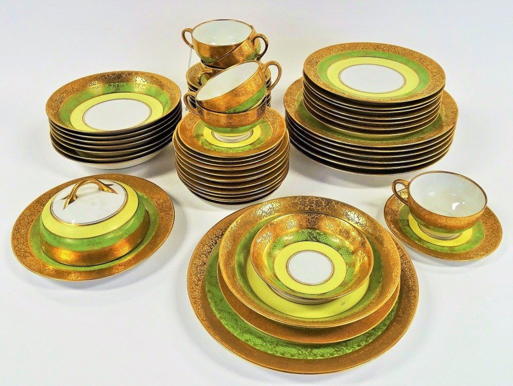 55 PCS HUTSCHENREUTHER SELB LHS FAVORITE: 55 pcs Hutschenreuther selb LHS favorite.Biggest measures approx 10" inch. Will not ship can refer our local shippers.