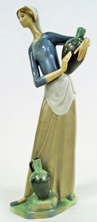 LLADRO LADY WITH JUGS 4875 (1 of 3)