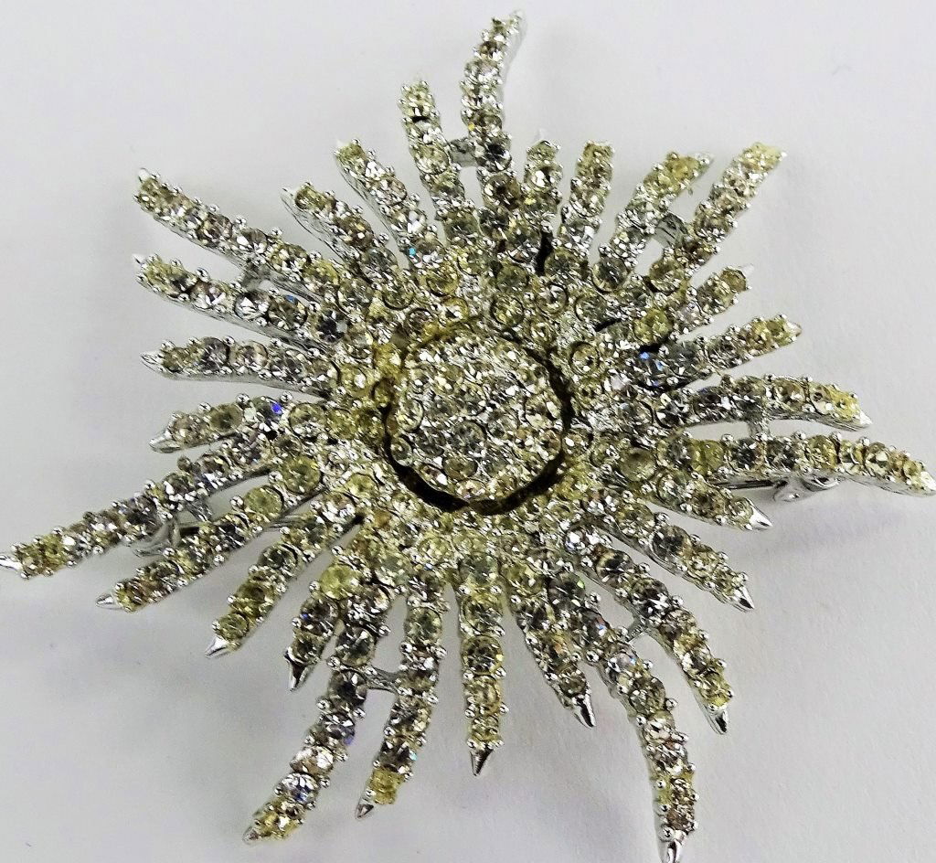 VINTAGE VENDOME CLEAR RHINESTONE BROOCH (1 of 2)