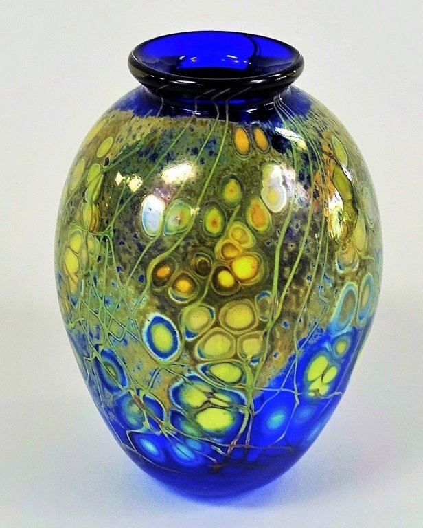 ORIGINAL HAND BLOWN STUDIO ART BLUE VASE (1 of 4)