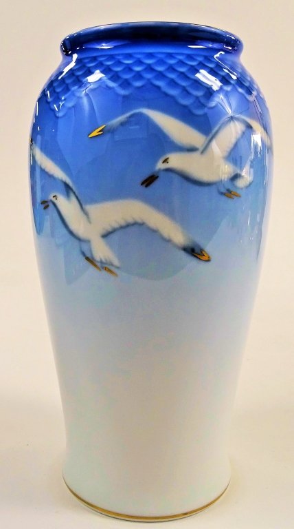 VINTAGE BING & GRONDAHL COPENHAGEN SEAGULL VASE (1 of 2)