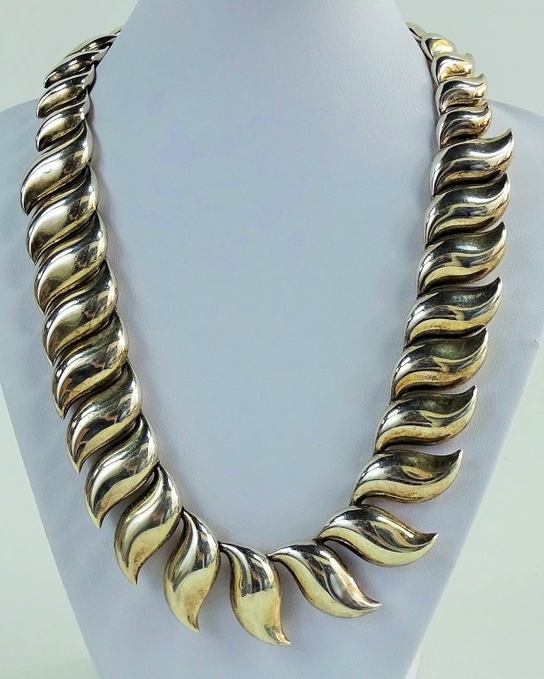 LARGE TIFFANY & CO ELSA PERETTI STERLING NECKLACE (1 of 3)