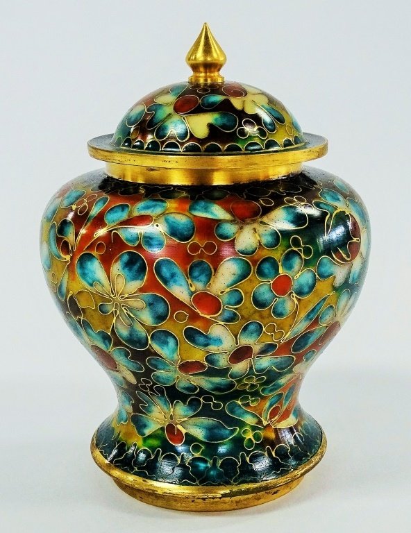 CHINESE VINTAGE CLOISONNE COVERED GINGER JAR: Super colors. Measures 6" tall. Excellent condition. Total weight 400 grams. Shipping U.S. $25 plus insurance.
