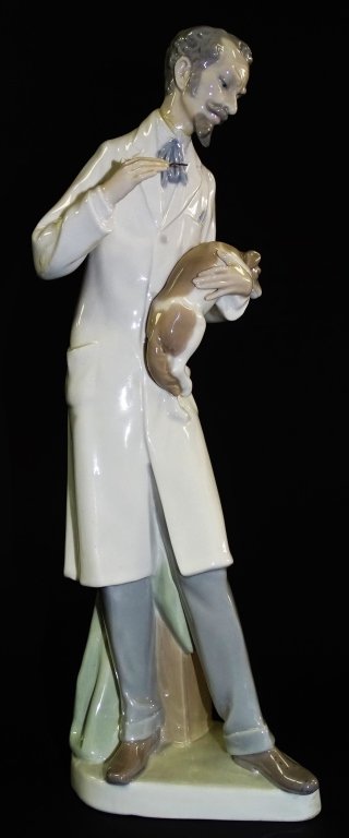 LLADRO PORCELAIN "VETERINARIAN" FIGURINE NO 4825 (1 of 5)