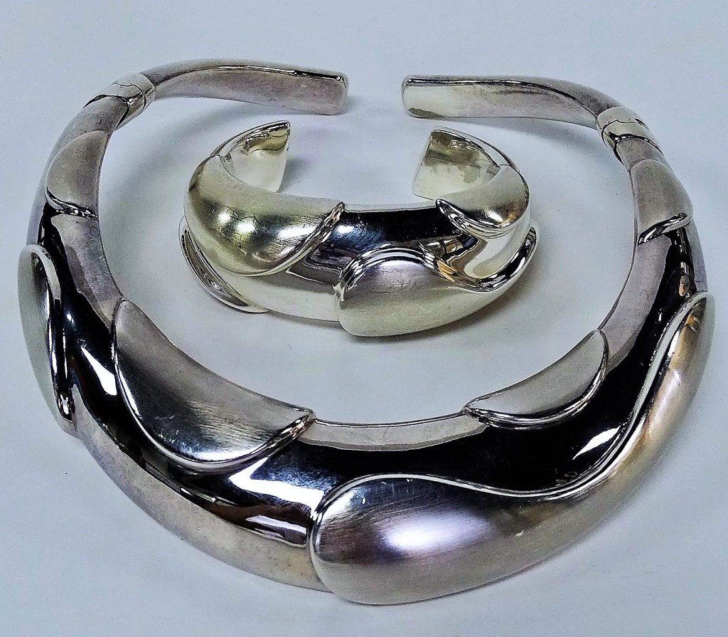 RENGAY 925. STERLING SILVER ONE CHOKER & BRACELET: Rengay .925 Sterling Silver S.ONE choker and cuff bracelet . Weighs approx 6.615ozt. Will ship $25 us plus insurance