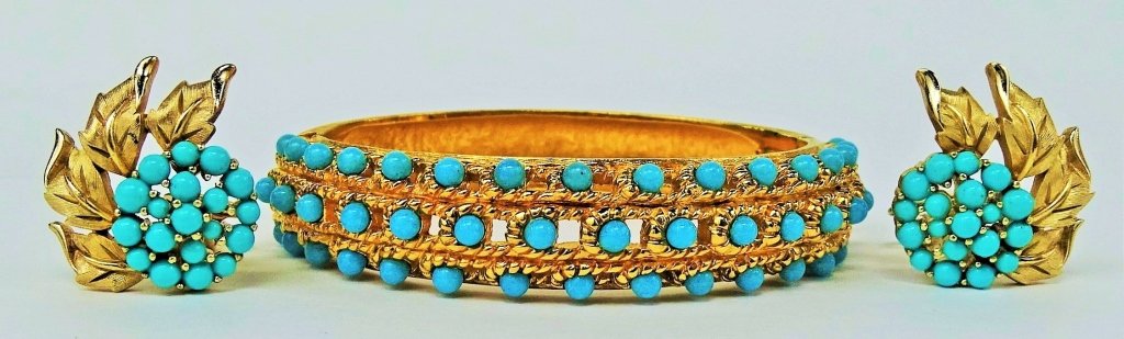 TRIFARI AND JOMAZ COSTUME SUITE: Bracelet and earrings. Total weight 13.1 grams. Shipping U.S. $20 plus insurance.