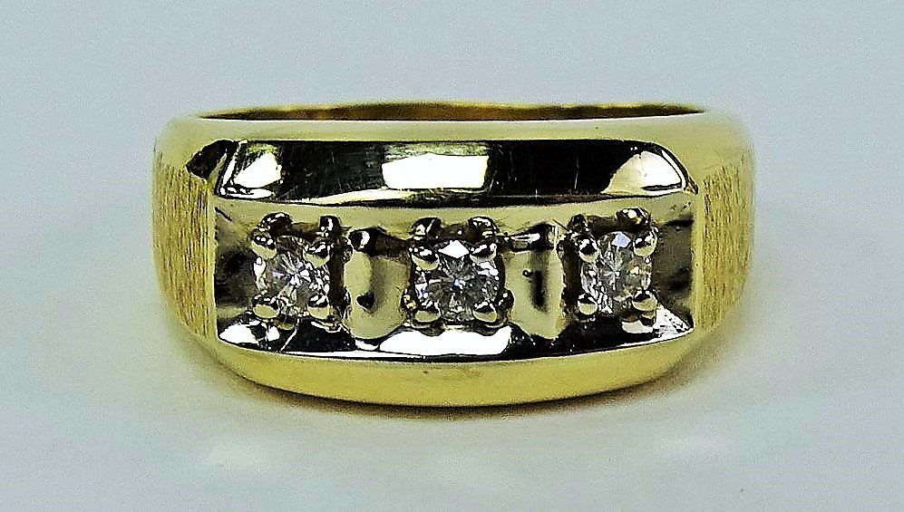 MEN'S 14KT YELLOW GOLD & 3 DIAMOND RING (1 of 3)