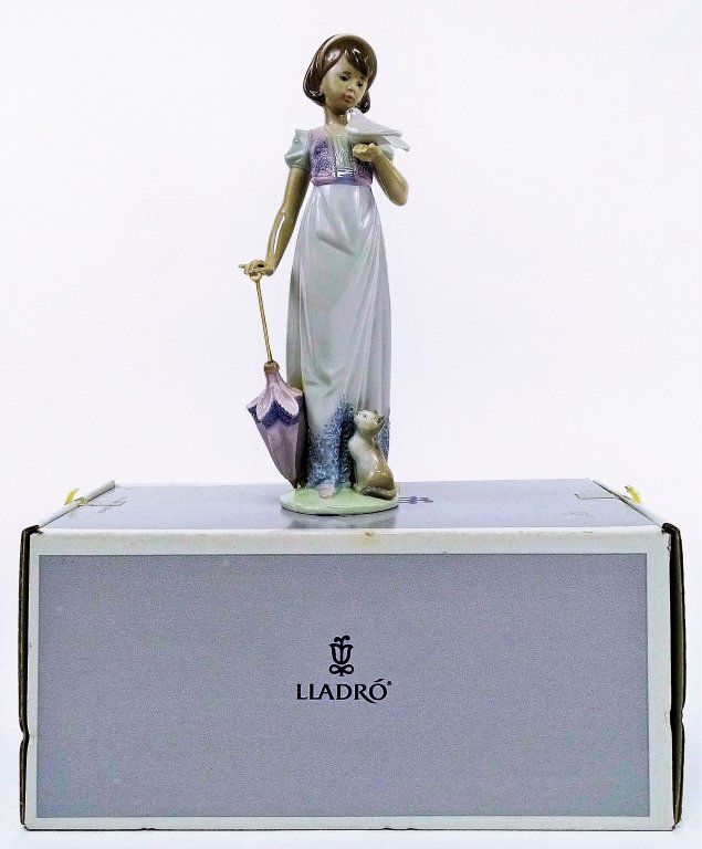 LLADRO FIGURINE - SUMMER STROLL #7611 (1 of 3)
