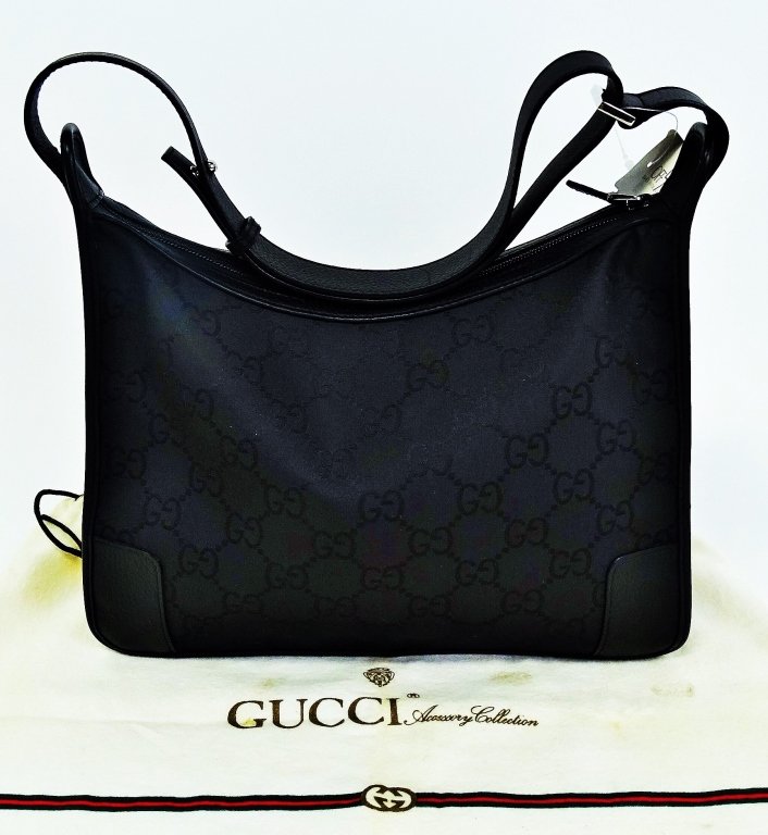 WOMANS BLACK GUCCI MONOGRAM PURSE (1 of 7)