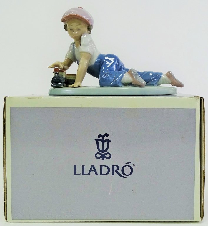 LLADRO #7619 'ALL ABOARD' PORCELAIN FIGURE (1 of 3)