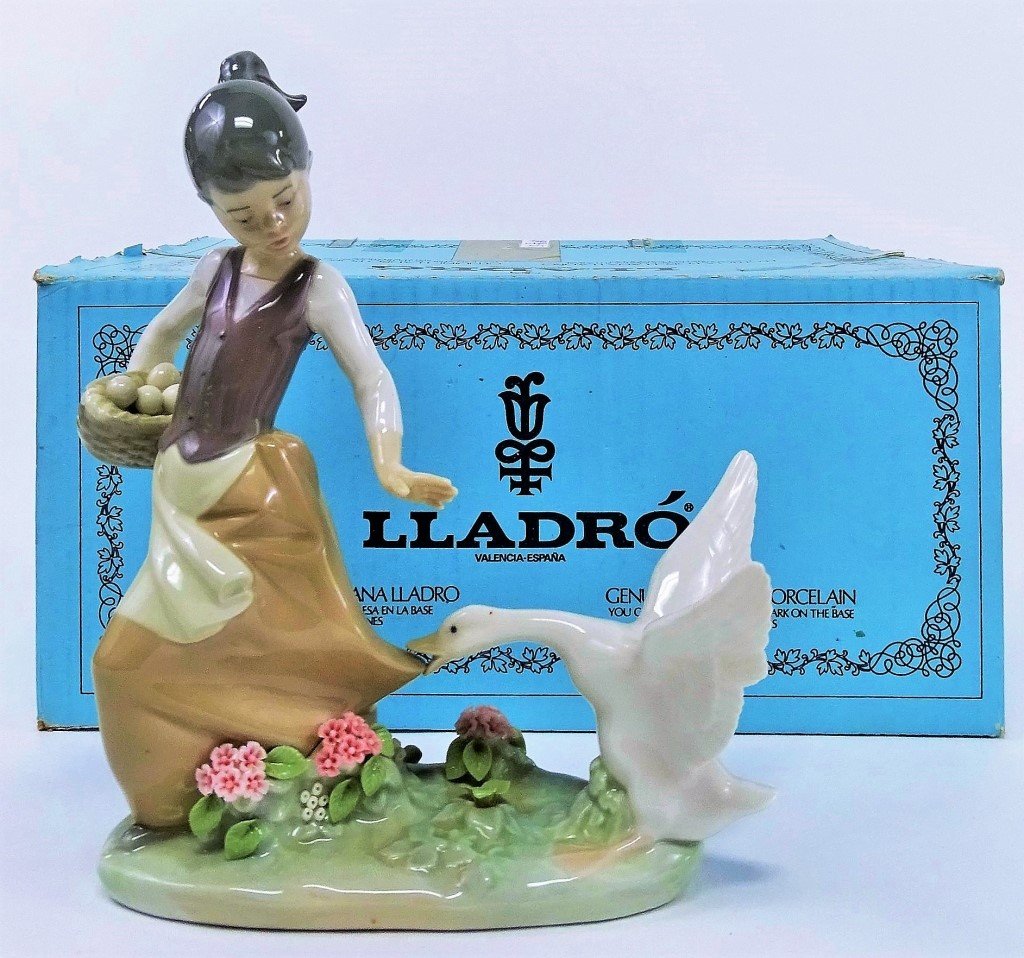 LLADRO SPAIN PORCELAIN FIGURE OF GIRL w EGGS #1288 (1 of 3)