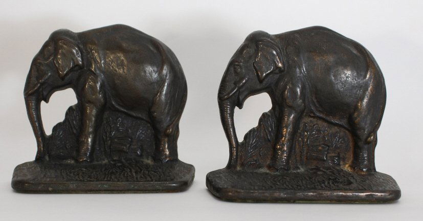 PAIR OF SMALL VINTAGE BOOKENDS OF ELEPHANTS (1 of 3)