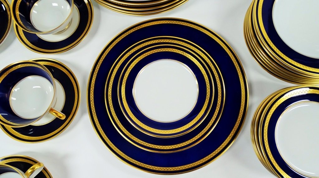 "MONARCH"HUTSCHENREUTHER PORCELAIN CHINA 43 PIECES: Hutschenreuther porcelain china 43 pieces 'Monarch' pattern. (1) 8, 2" cups(2) 7, 6" saucers(3)8, 6" plate(4)8, 7 1/2" plate(5) 8, 10 1/2" plate. Will not ship can refer local shippers.