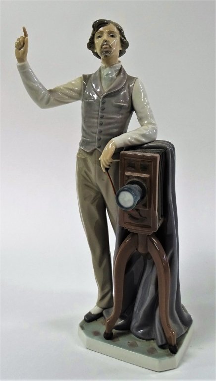 LLADRO PORCELAIN FIGURINE #5195 "SAY CHEESE" (1 of 3)