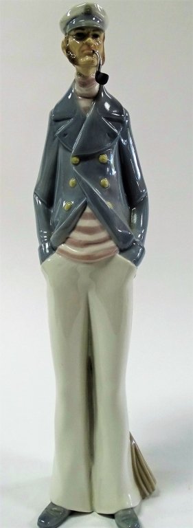 LLADRO PORCELAIN FIGURINE "SEA CAPTAIN" #4621: Issue Year: 1970 Retirement Year: 1994 Sculptor: Salvador Furió. Measures 14½". Will not ship this lot but can recommend one of our local shippers.