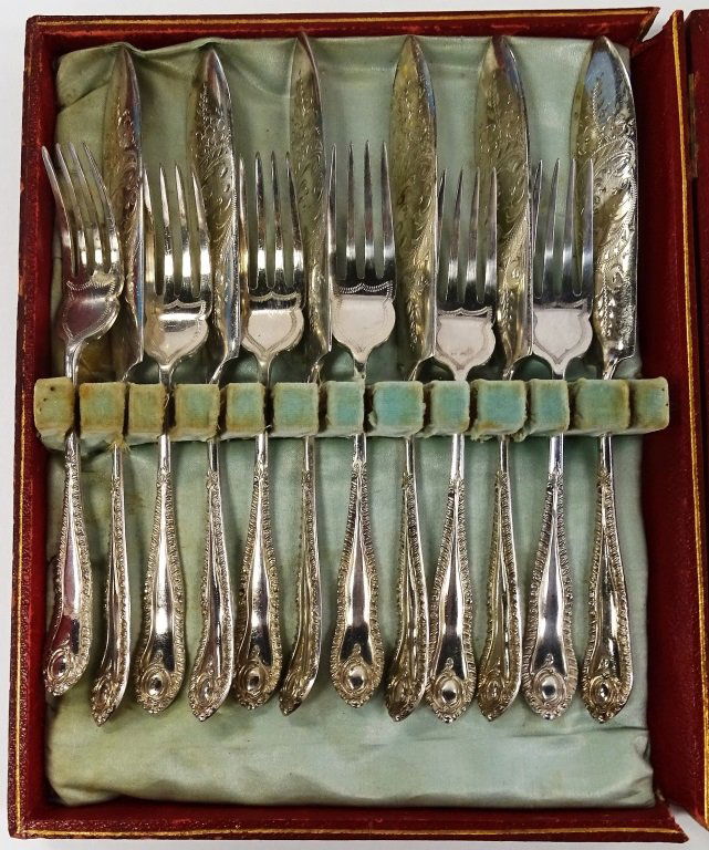 12PC SILVERPLATE FLATWARE FISH SET (1 of 3)