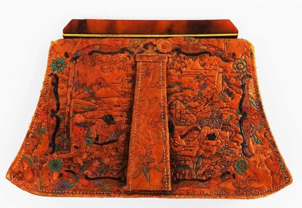 VINTAGE ASIAN LEATHER COIN PURSE (1 of 4)