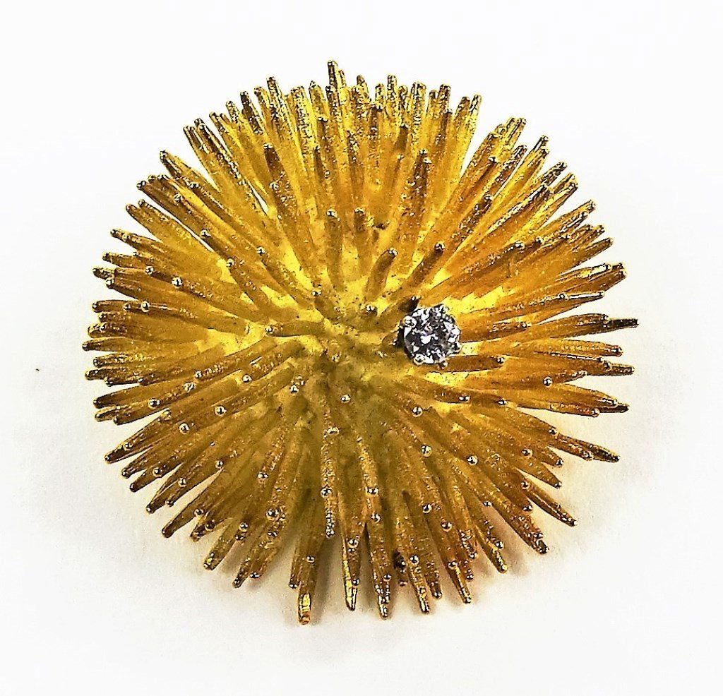 18KT YELLOW GOLD & DIAMOND SEA URCHIN PIN (1 of 4)