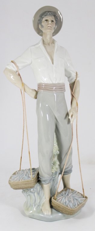 TALL LLADRO PORCELAIN FIGURE "FISHERMAN" (1 of 7)