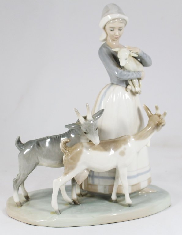 LLADRO SHEPHERDESS & GOATS PORCELAIN STATUE (1 of 7)
