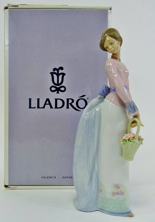 LLADRO #7622 "BASKET OF LOVE" PORCELAIN FIGURE: Lladro porcelain "Basket of Love" 1994 statue #7622, Sculpted by José Puche. Measures approx 10" tall original box. Will not ship can refer local shippers.