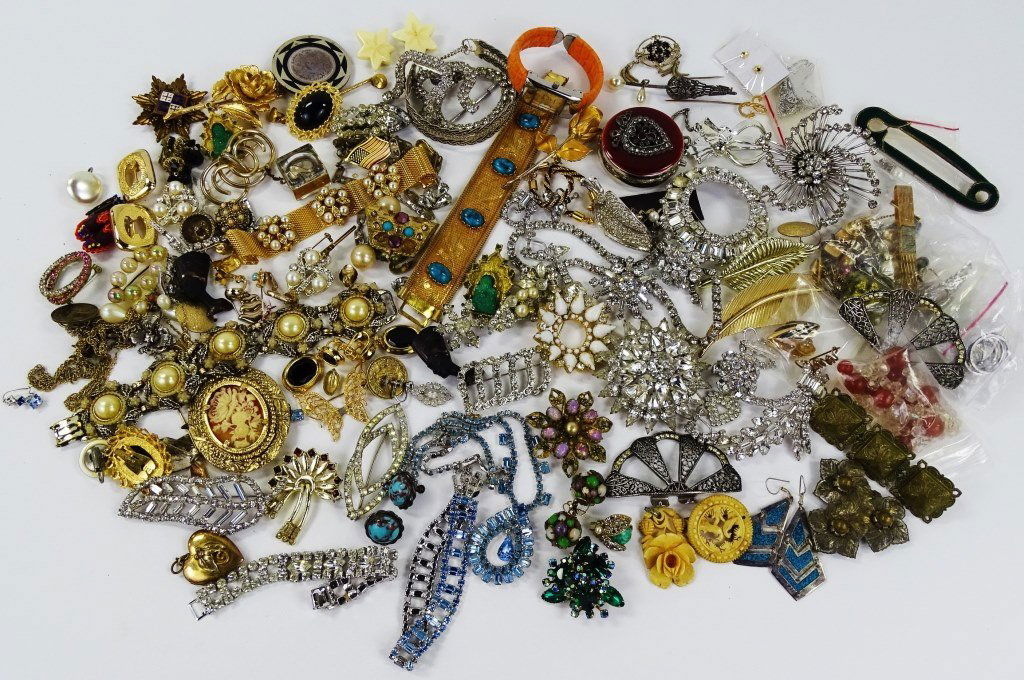 HUGE COLLECTION OF ASSORTED LADIES COSTUME JEWELRY (1 of 2)