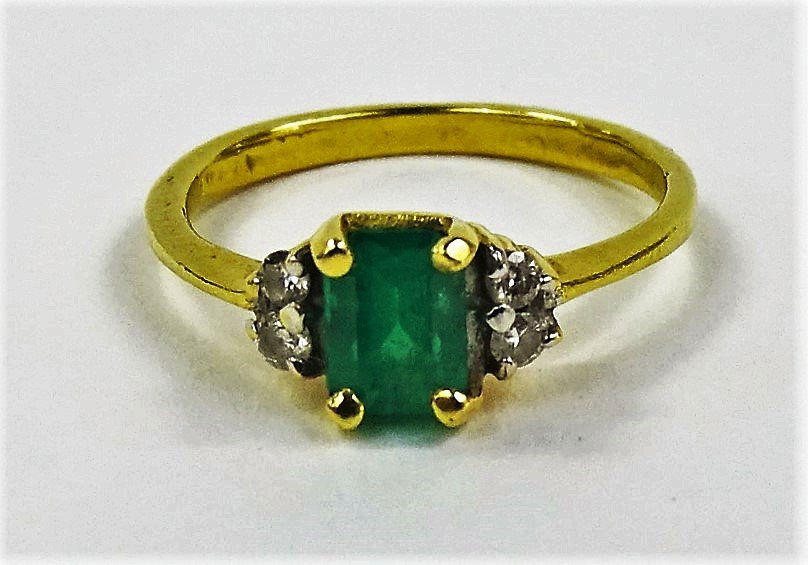 LADIES 14KT YELLOW GOLD EMERALD & DIAMOND RING (1 of 4)