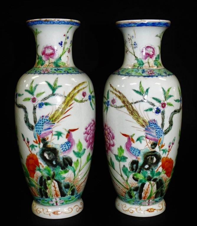 PAIR OF CHINESE REPUBLIC PERIOD PORCELAIN VASES (1 of 3)