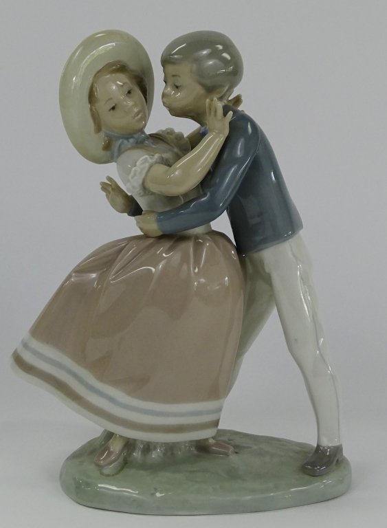 LLADRO SPANISH PORCELAIN 'WALTZ TIME' FIGURE #4856 (1 of 5)