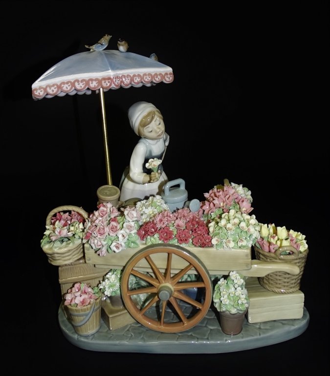 LLADRO FIGURE 'FLOWERS OF THE SEASON' 1454 w BOX (1 of 4)