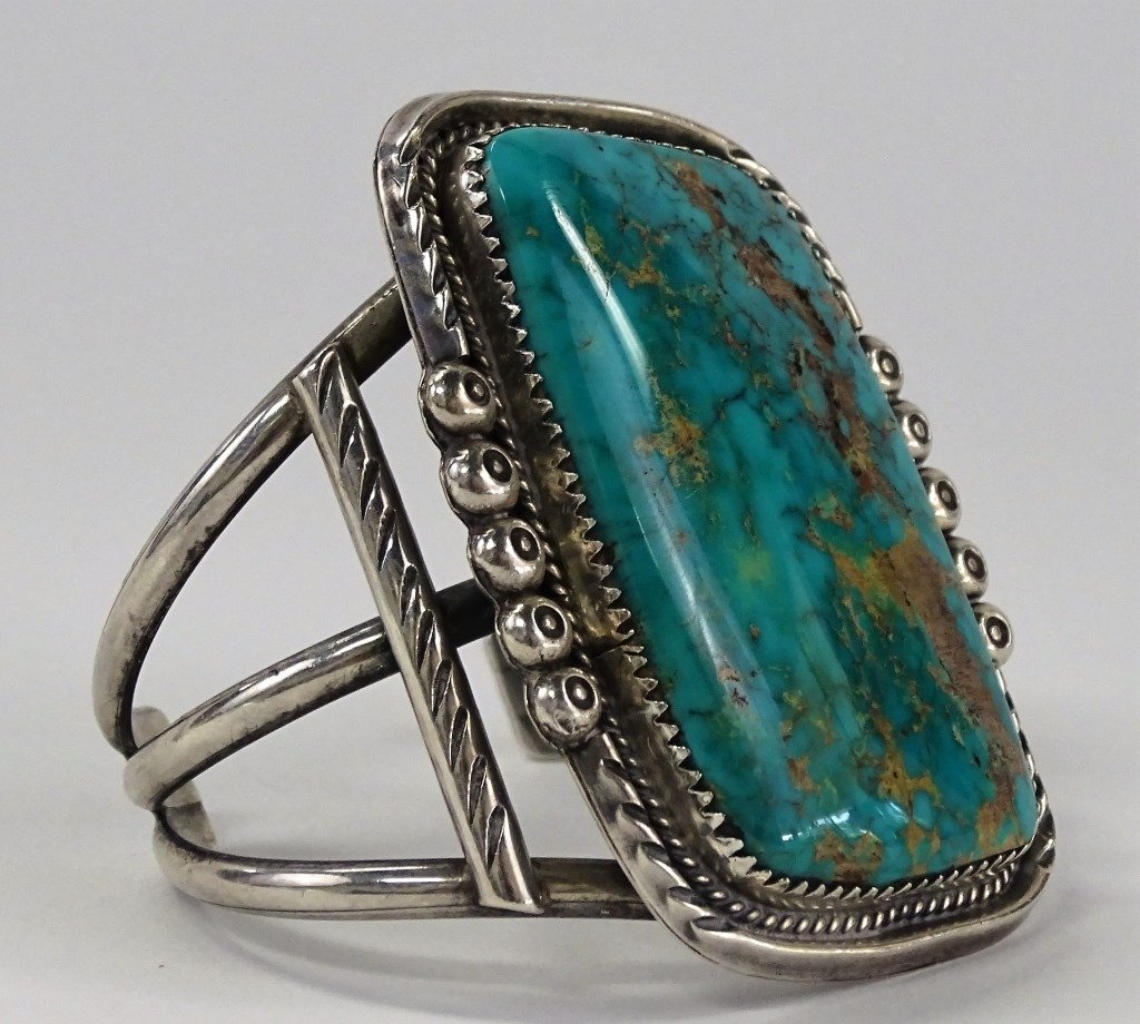 VINTAGE NAVAJO STERLING & TURQUOISE CUFF BRACELET (1 of 4)