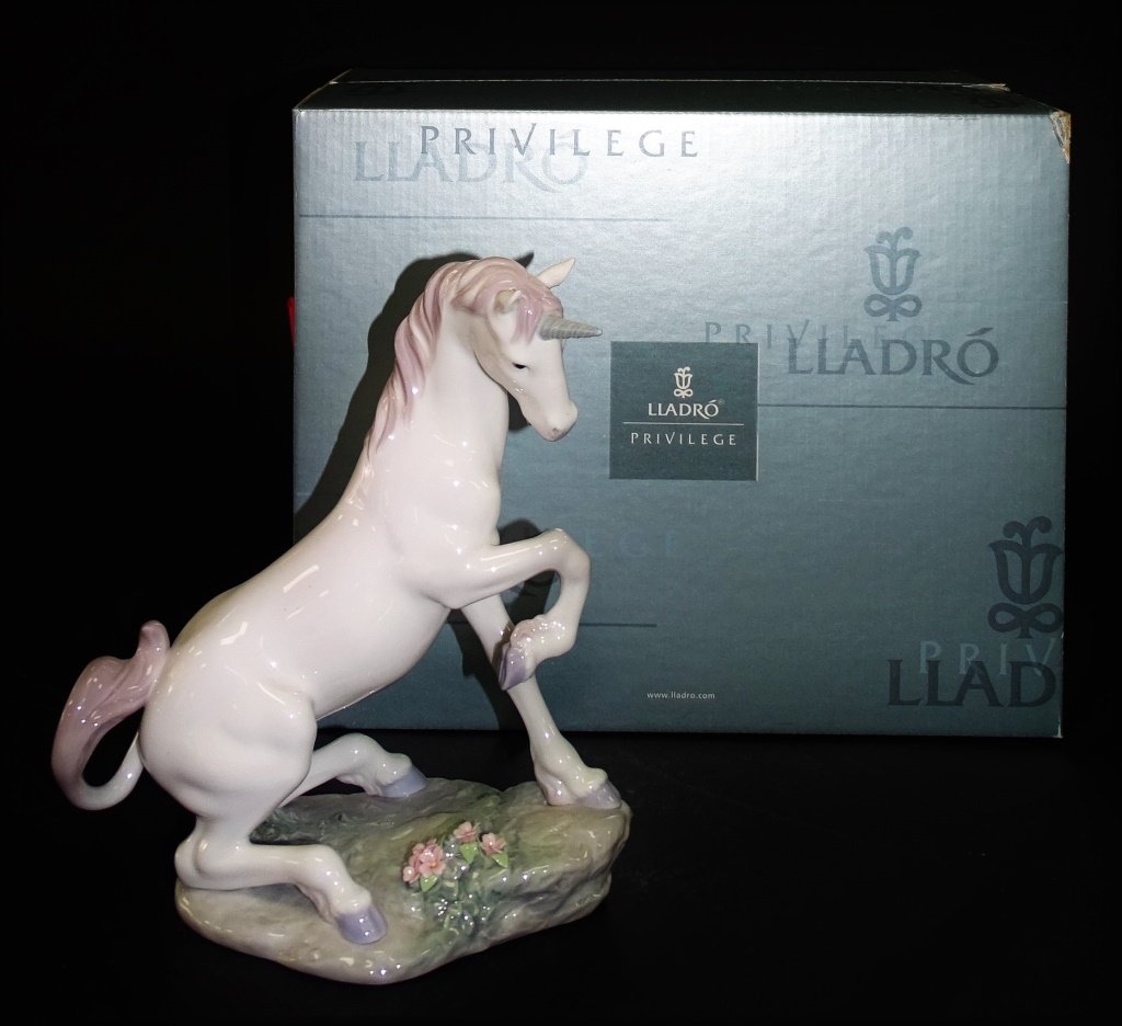 LLADRO PORCELAIN 'MAGICAL UNICORN' FIGURE #7697 (1 of 5)