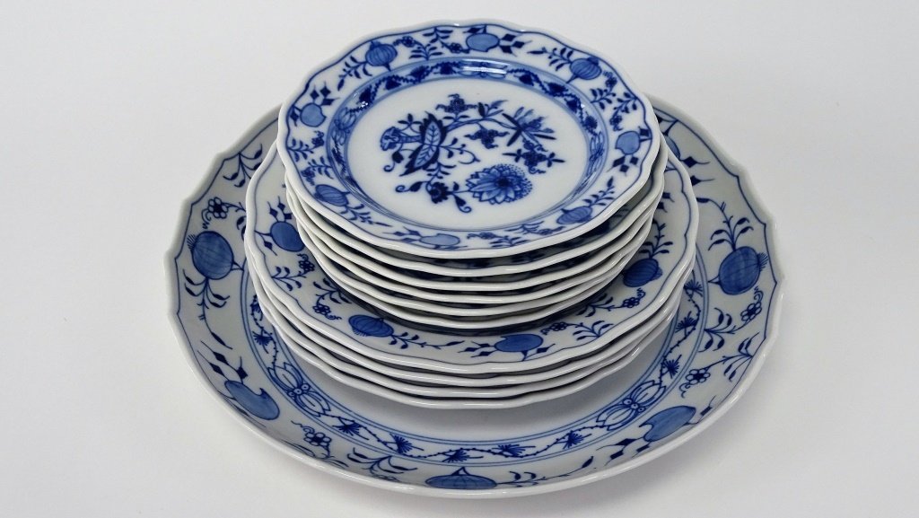 11PCS MEISSEN 'BLUE ONION' PORCELAIN DINNERWARE (1 of 7)
