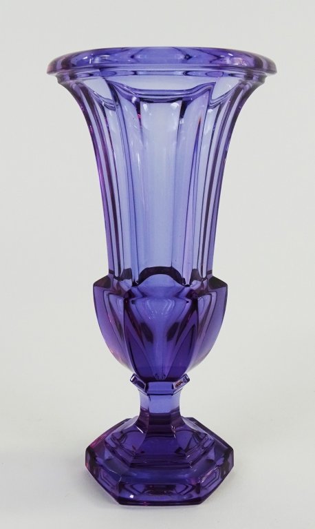 MOSER ALEXANDRITE/NEODYMIUM GLASS VASE (1 of 3)