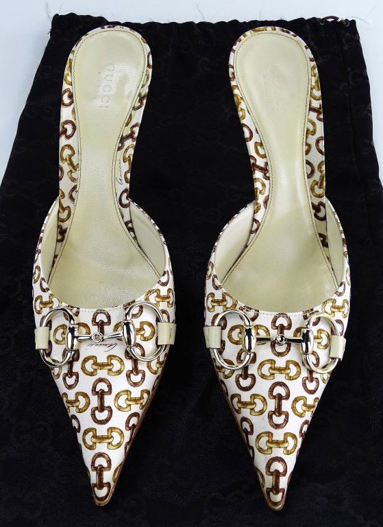 VINTAGE WOMANS GUCCI HORSEBIT HEEL (1 of 8)