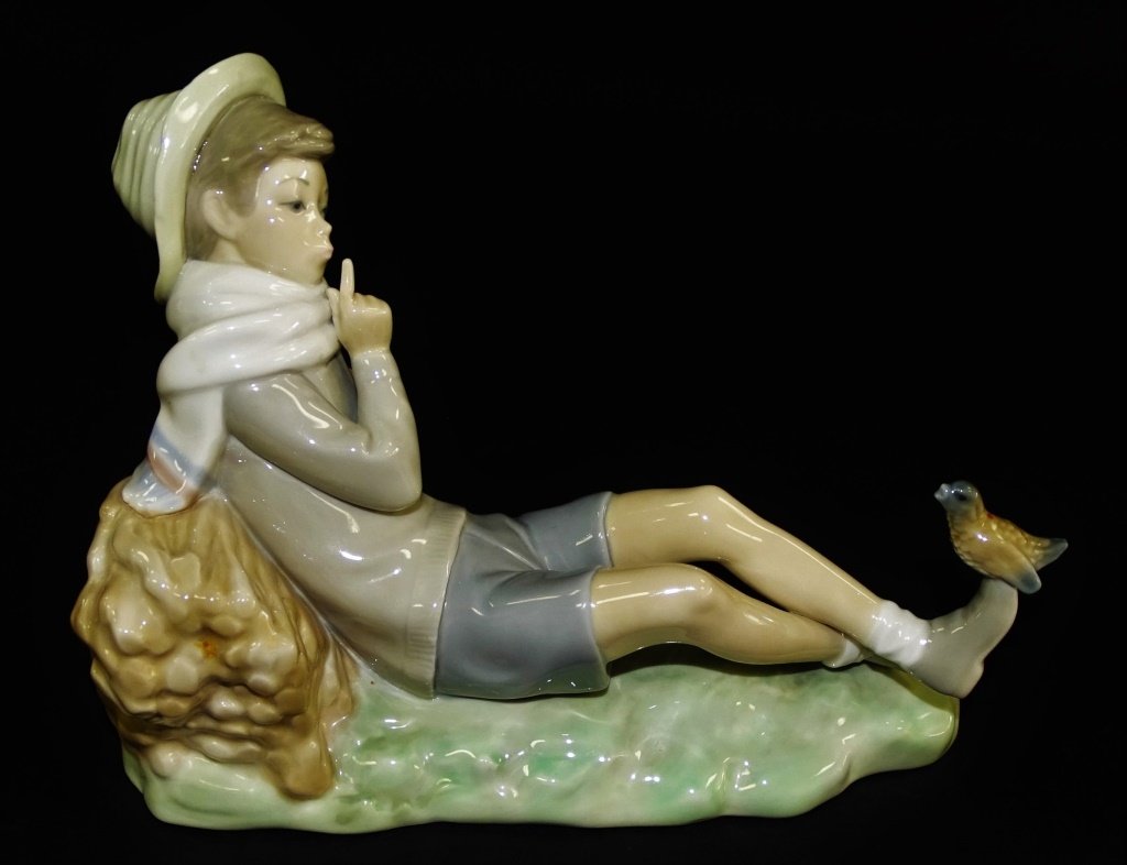 LLADRO 'SHEPHERD W/ BIRD/ PORCELAIN FIGURE #4730 (1 of 3)